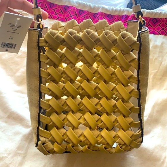Tory Burch McGraw Woven Embossed Small Bucket Bag - Picture 7 of 7